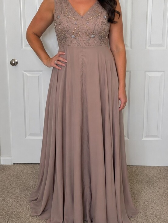 Decode 1.8 Dresses & Skirts - Elegant Flowing Evening Gown With Sequin Bodice
